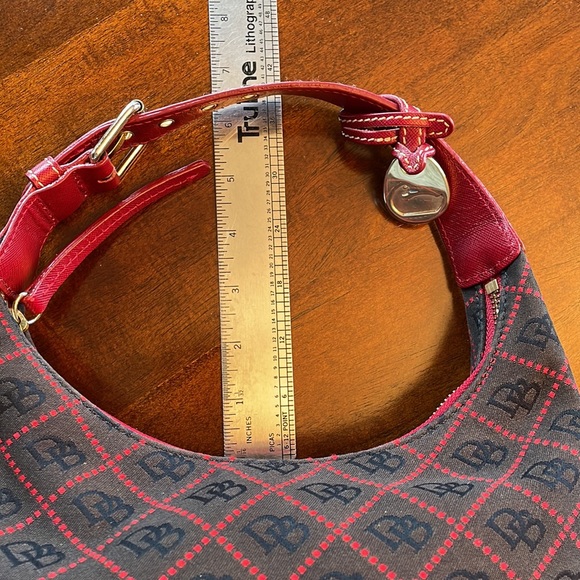 Dooney and Bourke, small hand bag signature fabric - Picture 5 of 11